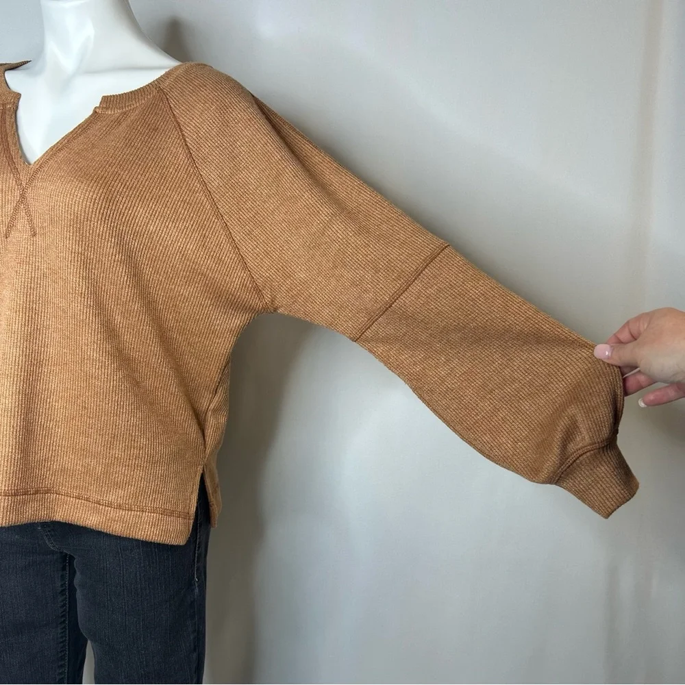 Blu Pepper Tan‎ V-Neck Sweater Relaxed Fit - Picture 6 of 14